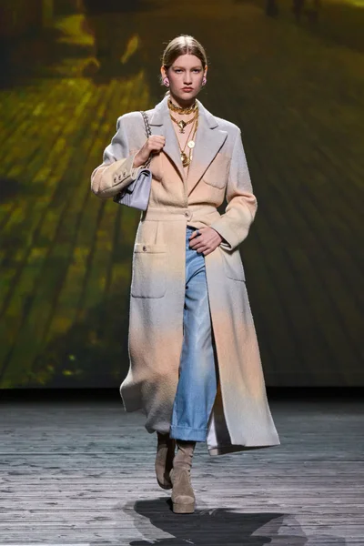 Look 27